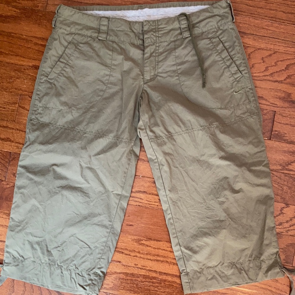 Nike khaki Capri